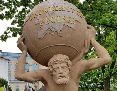 Miniatura: Skąd grymas na twarzy opolskiego Atlasa?...