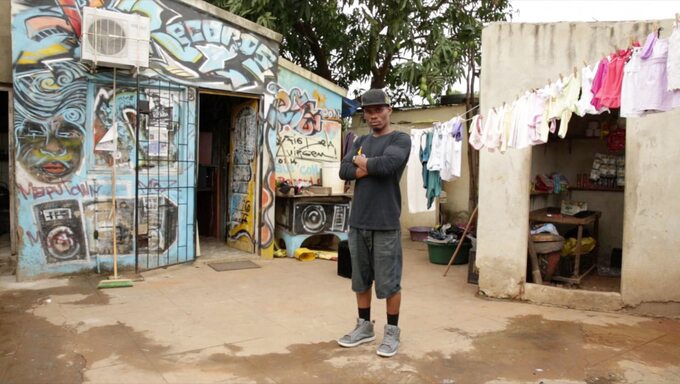 kadr z filmu "Maputo - etnografia podzielonego miasta" (2015)