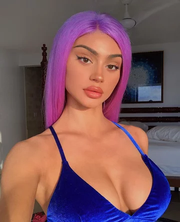 Kristen Hancher - galeria zdjęć