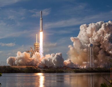 Miniatura: Falcon Heavy wystrzelony w kierunku Marsa....