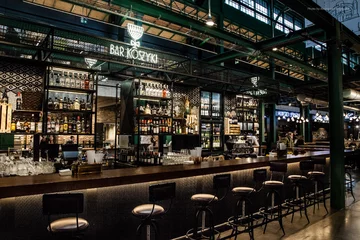 Bar Koszyki w zabytkowej hali handlowej przy ulicy Koszykowej w Warszawie 