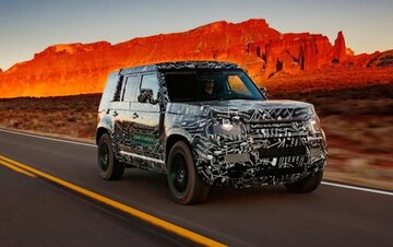Zamaskowany Land Rover Defender