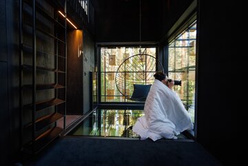 Biosphere, dom na&nbsp;drzewie z&nbsp;kompleksu Tree Hotel, proj. BIG