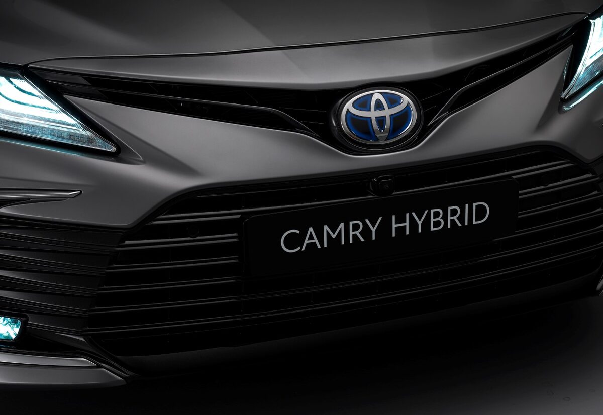 Nowa Toyota Camry Hybrid 