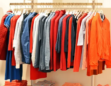 Miniatura: Koszulka spiera się po kilku praniach,...