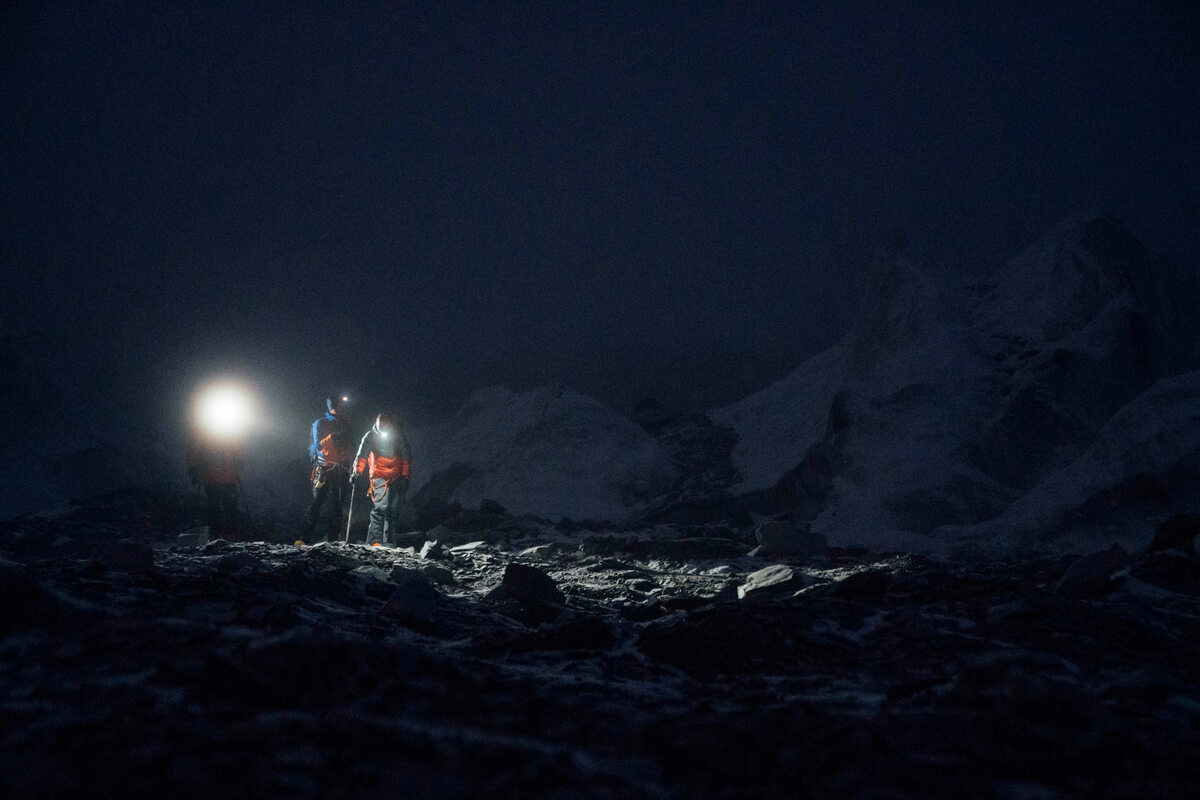 Nocna wspinaczka na Mount Everest 
