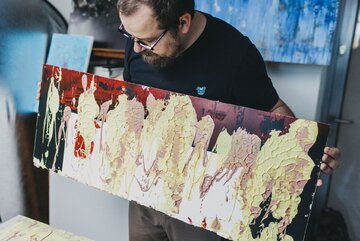 Grzegorz Mart, fotograf specjalizujący się w&nbsp;fotografii muzycznej. W&nbsp;swoich pracach pokazuje nie&nbsp;tylko koncerty, ale&nbsp;także emocje, gesty i&nbsp;momenty powstające pomiędzy dźwiękami