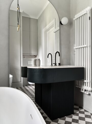 Apartament na&nbsp;Mokotowie zaprojektowany przez Agatę Kasprzyk-Olszewską z&nbsp;Loft Factory łączy codzienną funkcjonalność z&nbsp;francuską elegancją