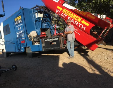 Miniatura: Aby udowodnić, że Ziemia jest płaska,...