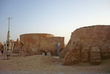 Tunezja. Wioska imitująca krajobraz na Tatooine, opuszczona po nakręceniu „Gwiezdnych Wojen” 