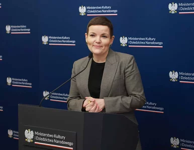 Miniatura: Motocyklista przeleciał nad autem, za...