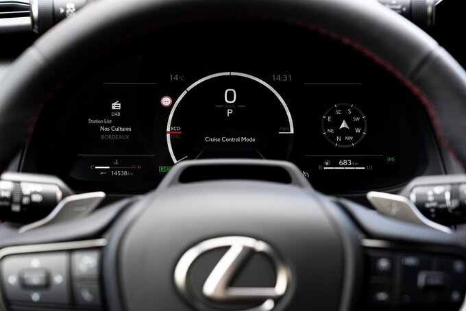 Lexus UX 300h