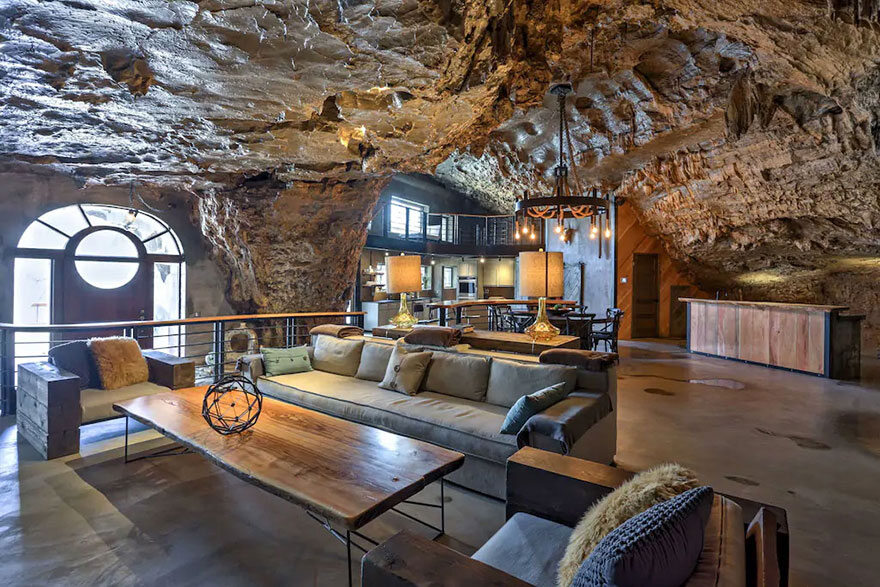 Beckham Creek Cave Lodge 