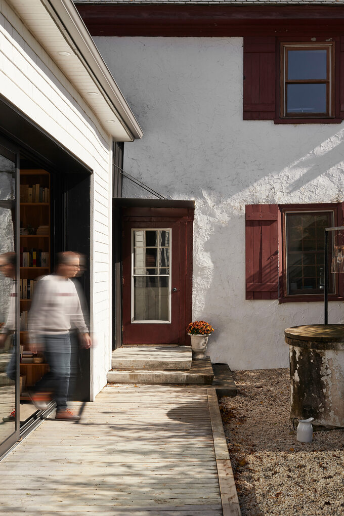 Wiejska zagroda w nowej odsłonie, projekt ADHOC Architectes