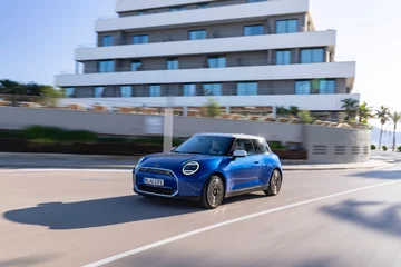 MINI Cooper SE w linii stylistycznej Favoured 