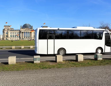 Miniatura: Wysłał autobus z uchodźcami do Merkel....