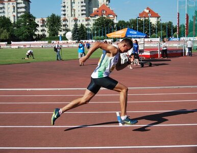 Miniatura: Patryk Dobek w finale biegu na 400 m przez...