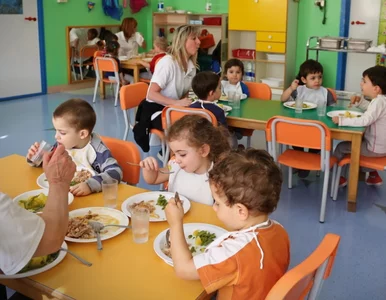 Miniatura: Inflacja wkracza na szkolne stołówki. Od...