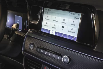 Ford E-Tourneo Courier 