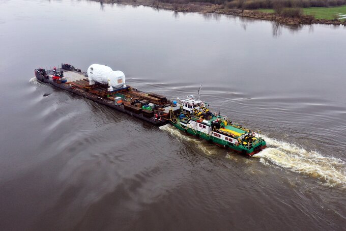 300-tonową turbinę gazową przetransportowano do Grudziądza w kwietniu br. Wisłą