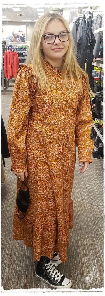 Zdjęcie w pandemicznej sukience na potrzeby #TargetDressChallenge 