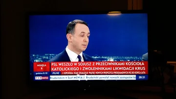 Paski informacyjne w TVP Info 