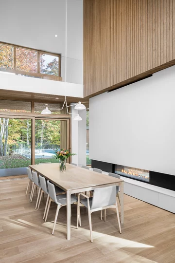 Drewniany dom w górach, projekt Thellend Fortin Architectes 