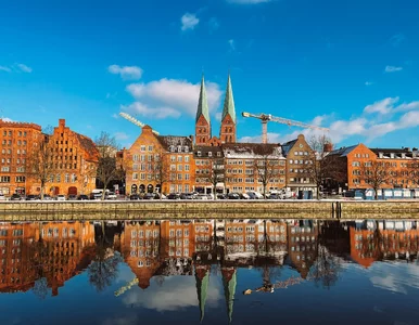 Miniatura: Miasto siedmiu wież nad morzem zachwyca....