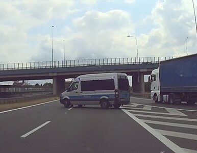 Miniatura: Policyjny bus w poprzek autostrady A4....