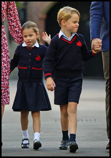 Księżniczka Charlotte, książę George oraz ich rodzice Kate i William 