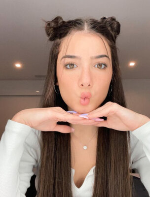 Miniatura: Charli D'Amelio, 16-letnia gwiazda TikToka...