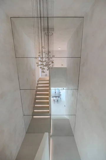 Dom słynnych influencerów: nowoczesne wnętrza pełne komfortu, elegancji i technologii 