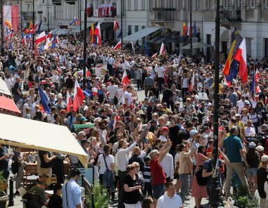 Miniatura: Setki autokarów i pociąg. Spływają dane o...