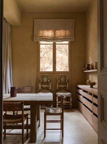 Château La Banquière po metamorfozie. XVIII-wieczny zamek wśród winnic pod Montpellier pokazuje, jak dziś może wyglądać cichy, zrównoważony luksus 