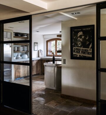 Urządzili luksusowy dom w&nbsp;hotelu z&nbsp;1936. Projekt: Marianne Tiegen Interiors