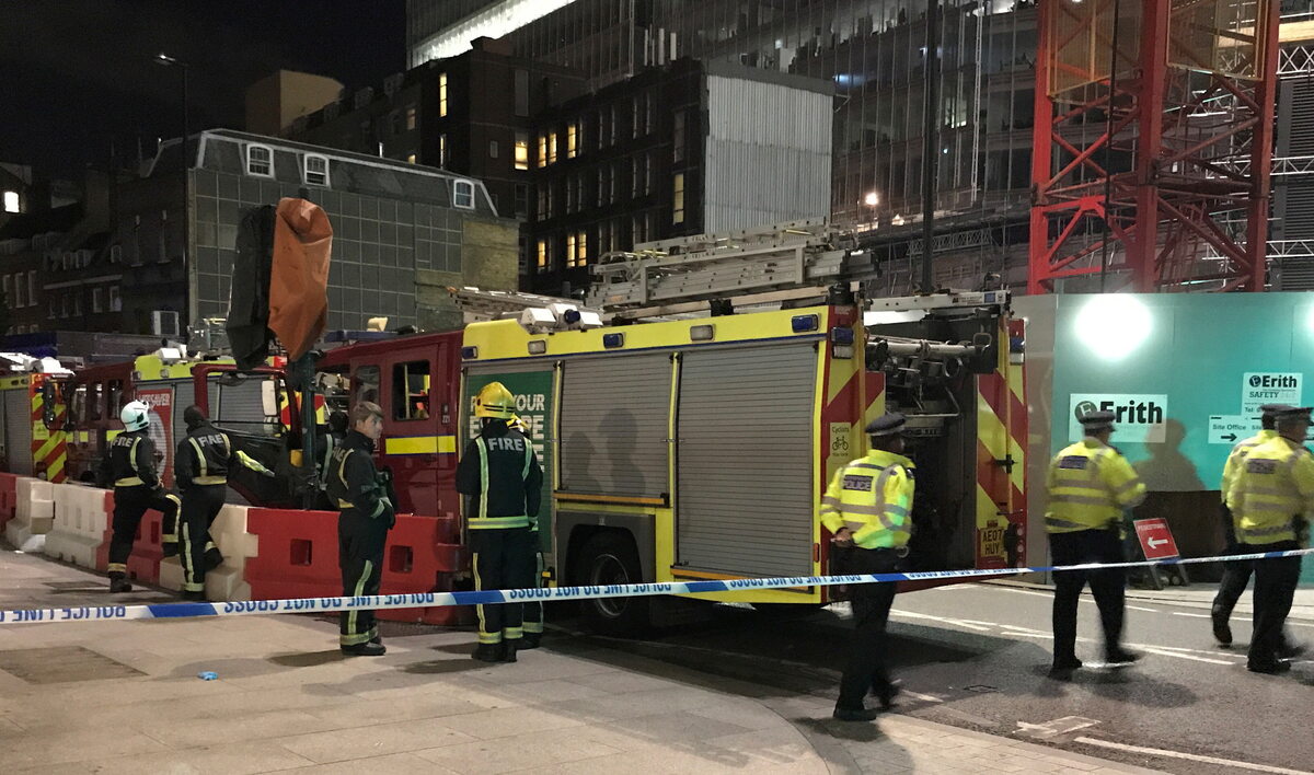 Westminster, Londyn, 22 marca 2017 22 marca 2017 roku napastnik wjechał samochodem w tłum ludzi na Moście Westminsterskim, po czym wysiadł z niego i zaatakował nożem policjantów. Zginęło 6 osób, w tym sam sprawca.