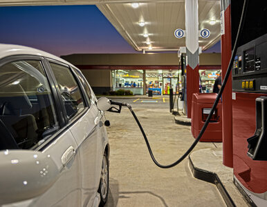 Miniatura: Stacje benzynowe zarabiają więcej dzięki...
