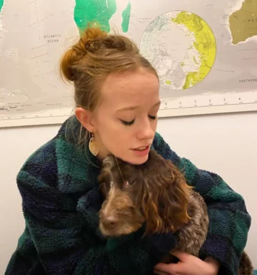 Amybeth McNulty 