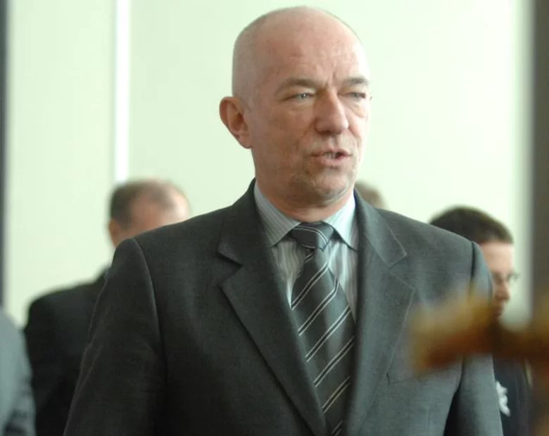 Miniatura: Ćwiąkalski: zmiana prawa przez Amber Gold?...