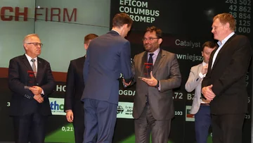 Wręczenie nagrody (fot.Darek Senkowsko)