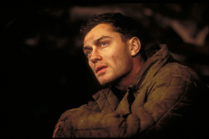 Jude Law w filmie „Wróg u bram” (2001)