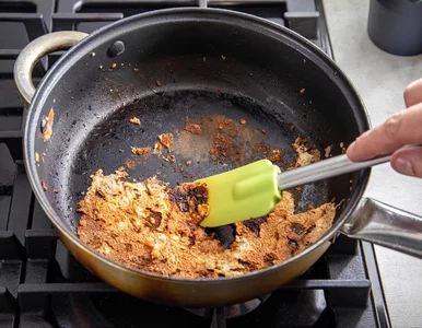 Miniatura: Zanurz patelnię w tym roztworze. Brud...