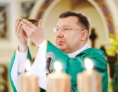 Miniatura: Ksiądz idzie z arcybiskupem do sądu