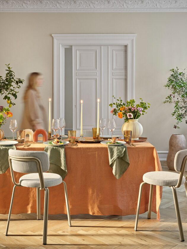 Wiosenna aranżacja stołu w stylu skandynawskim 