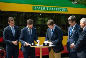 Podpisanie umowy na dostawę 130 autobusów Solaris 