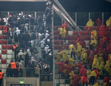 Miniatura: Policja... nie mogła się dostać na stadion...