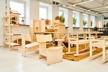Premiera kolekcji IKEA PS 2026 w&nbsp;warszawskiej Mysiej 3&nbsp;przyciągnęła miłośnik&oacute;w designu, projektant&oacute;w i&nbsp;media. Nowa seria IKEA stawia na&nbsp;ruch, kolor i&nbsp;eksperymentalne formy we&nbsp;wnętrzach