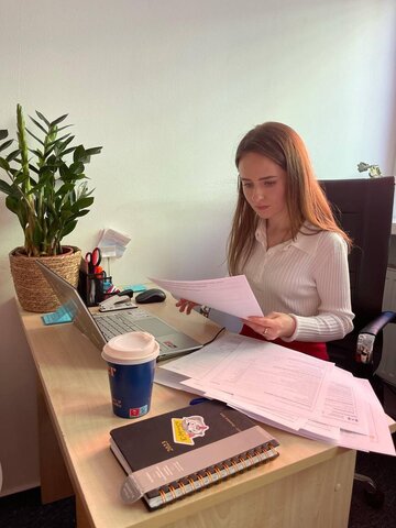 Anna pracuje w&nbsp;biurze
