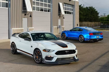 Ford Mustang Mach 1 Zawieszenie to wciąż MagneRide, ale przekalibrowane i ze sztywniejszymi stabilizatorami i sprężynami z przodu.