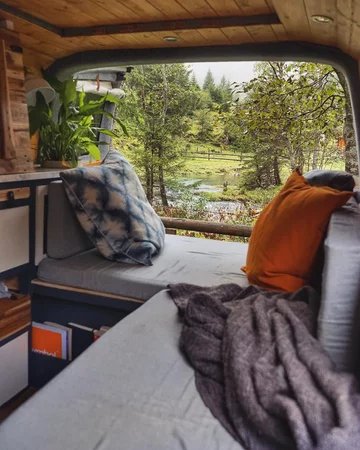 Bus przerobiony na mieszkanie 